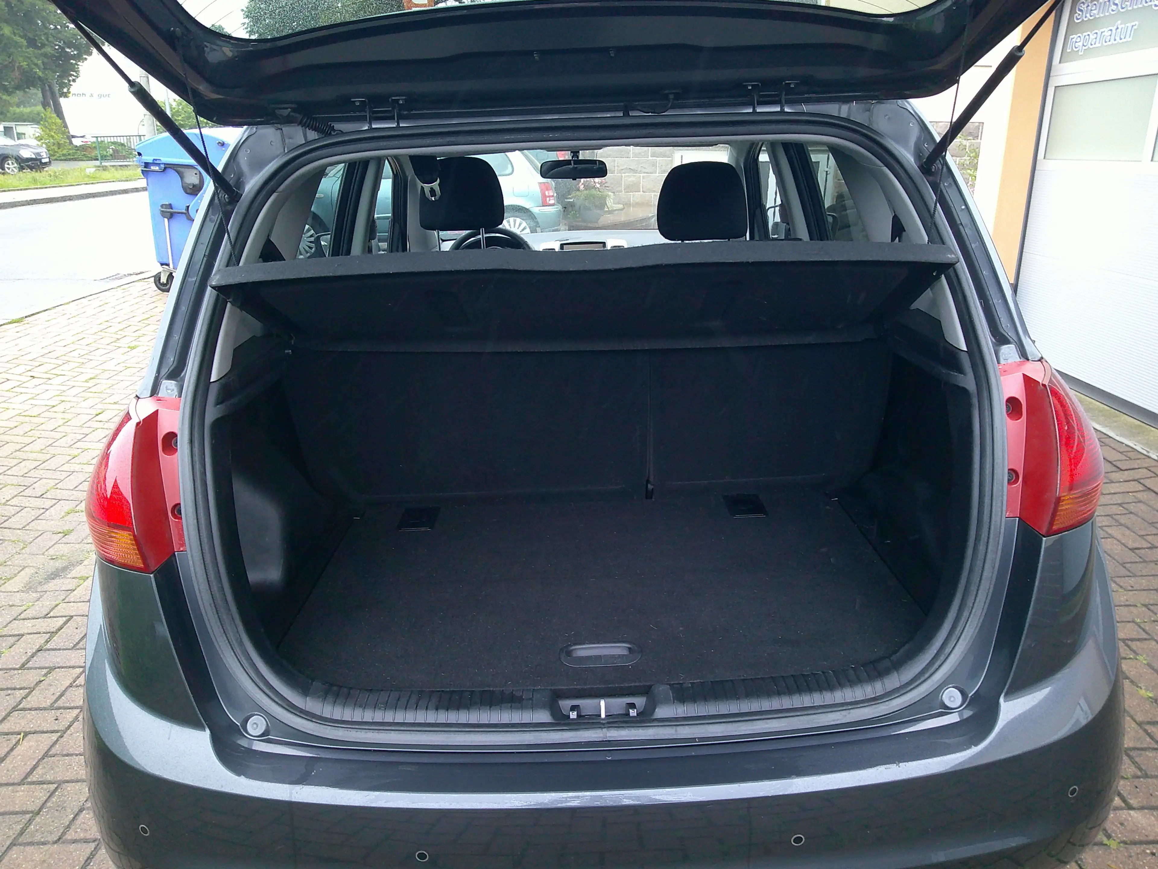 Kia Venga FIFA World Cup Edition   TÜV Neu  Sitzheizung — photo 8