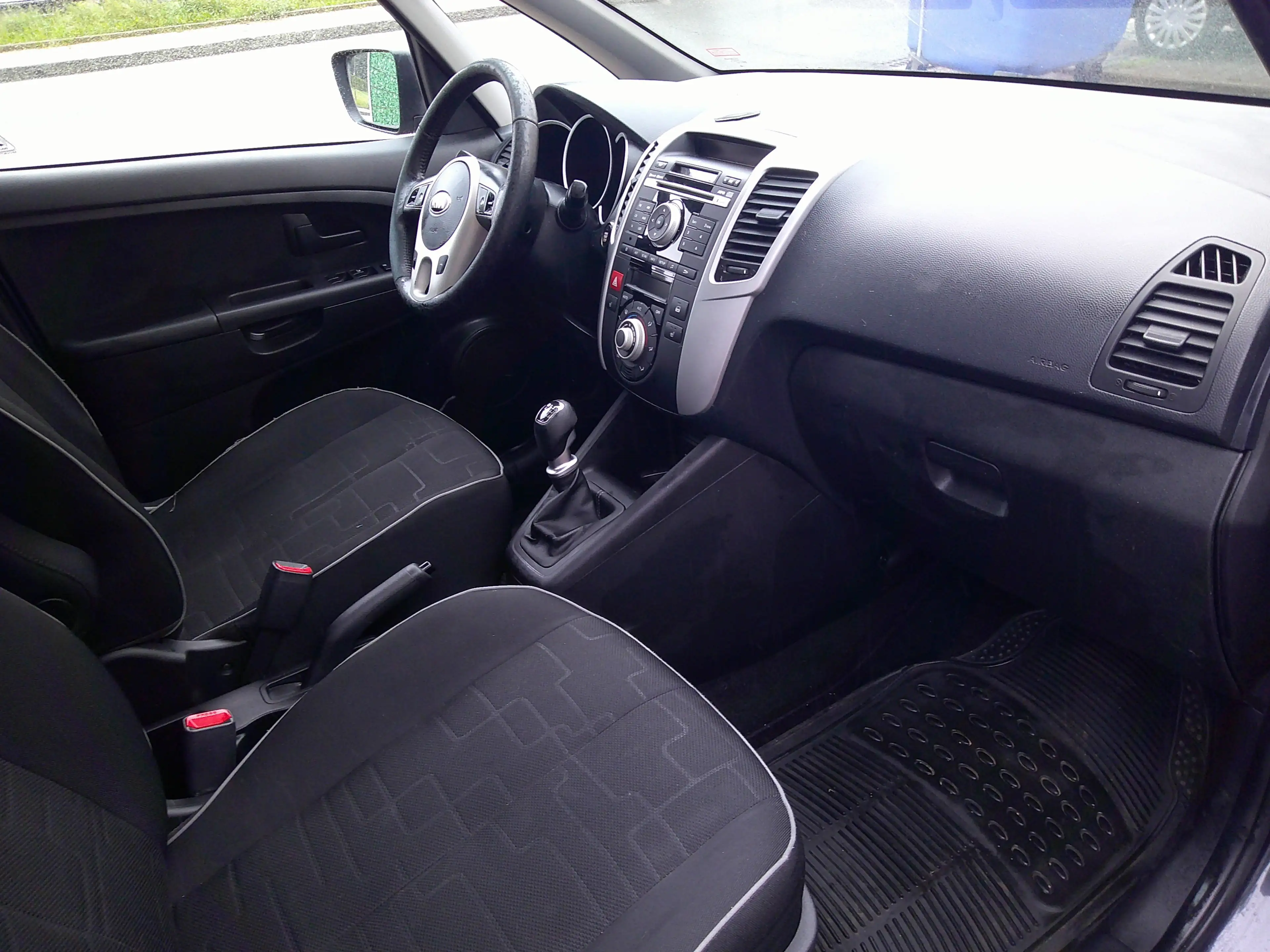 Kia Venga FIFA World Cup Edition   TÜV Neu  Sitzheizung — photo 9