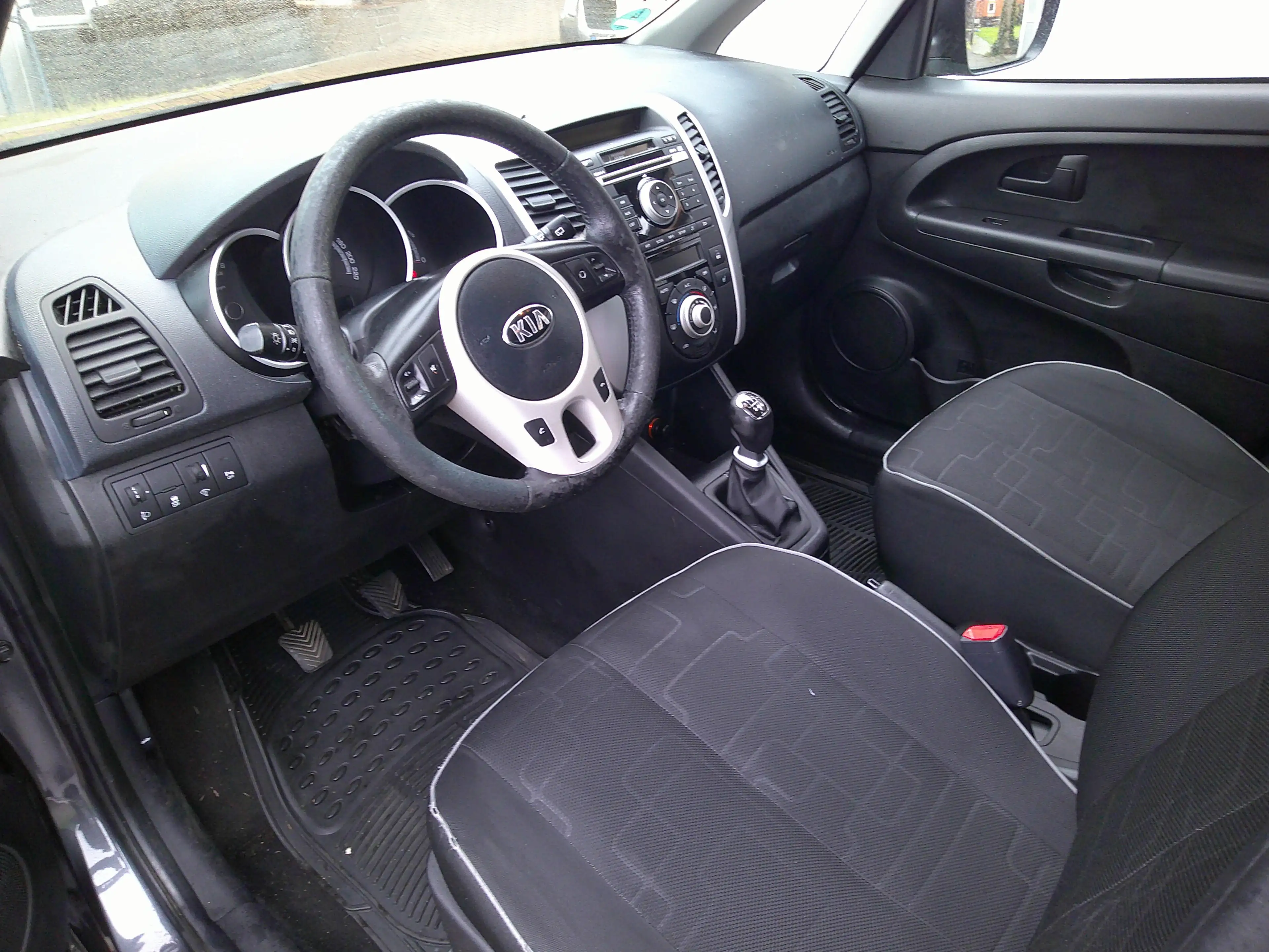 Kia Venga FIFA World Cup Edition   TÜV Neu  Sitzheizung — photo 6