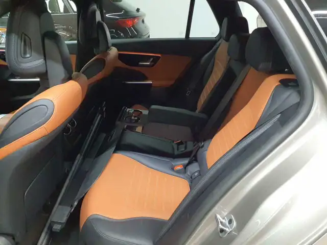 Mercedes-Benz C-Class view 14