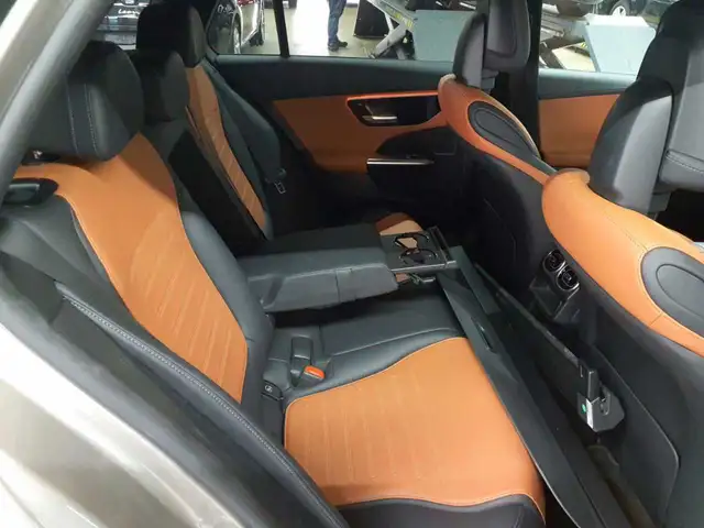 Mercedes-Benz C-Class view 13