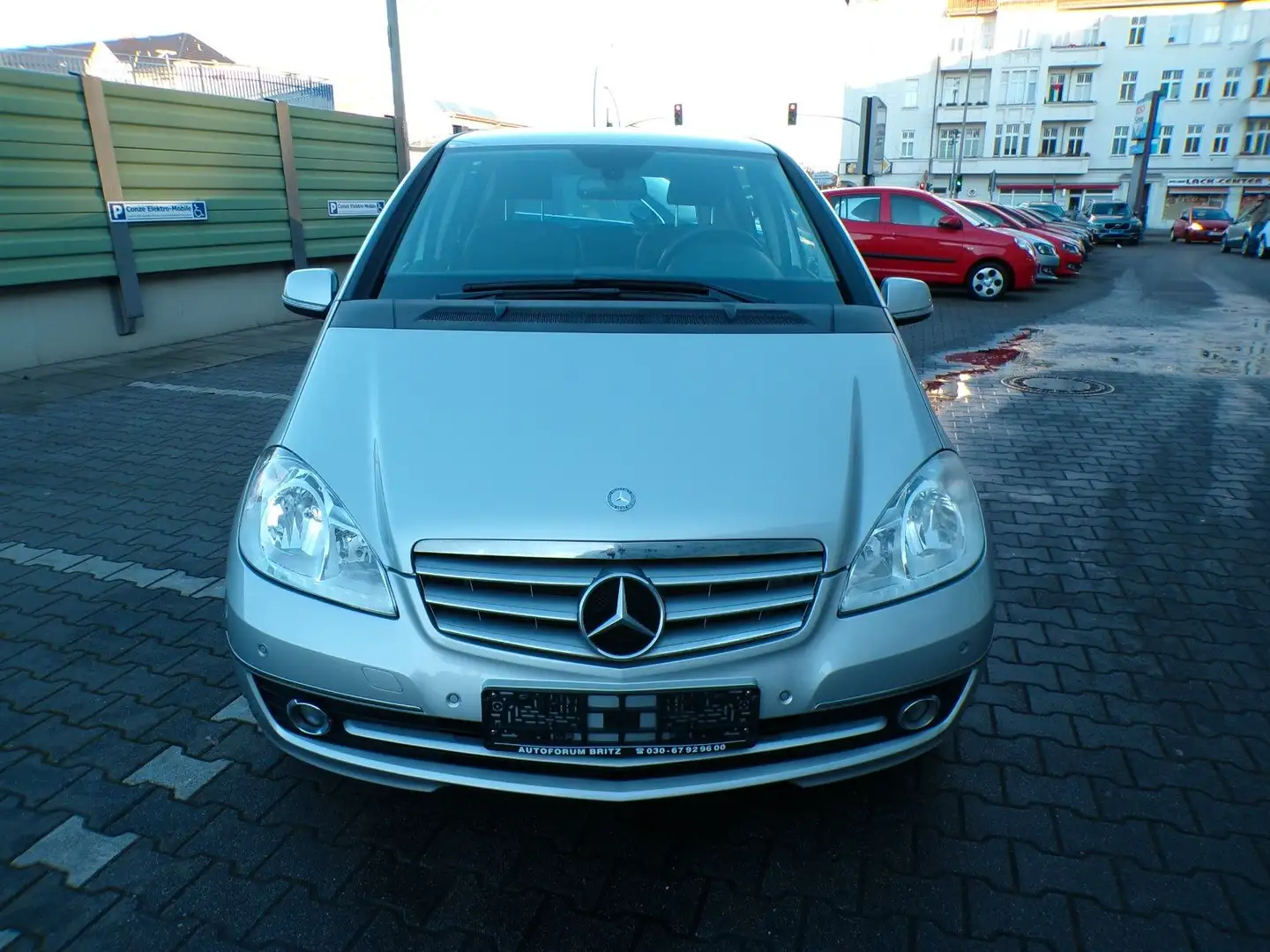 Mercedes-Benz A 180 ELEGANCE Autotronic Silber - 2