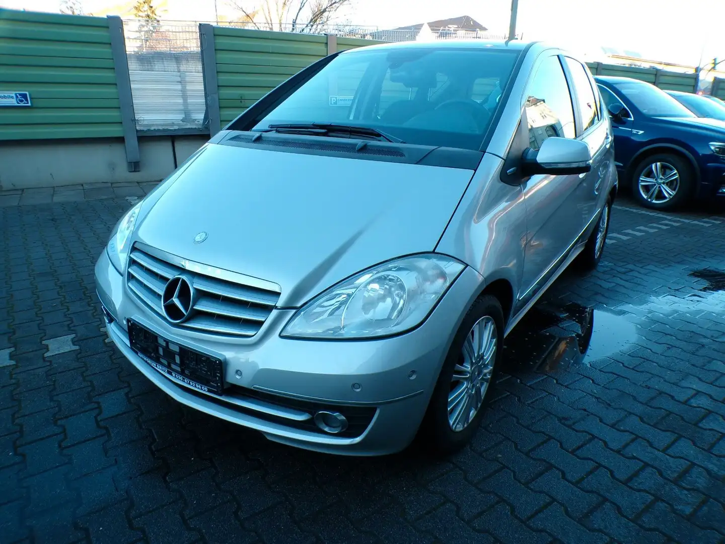 Mercedes-Benz A 180 ELEGANCE Autotronic Silber - 1