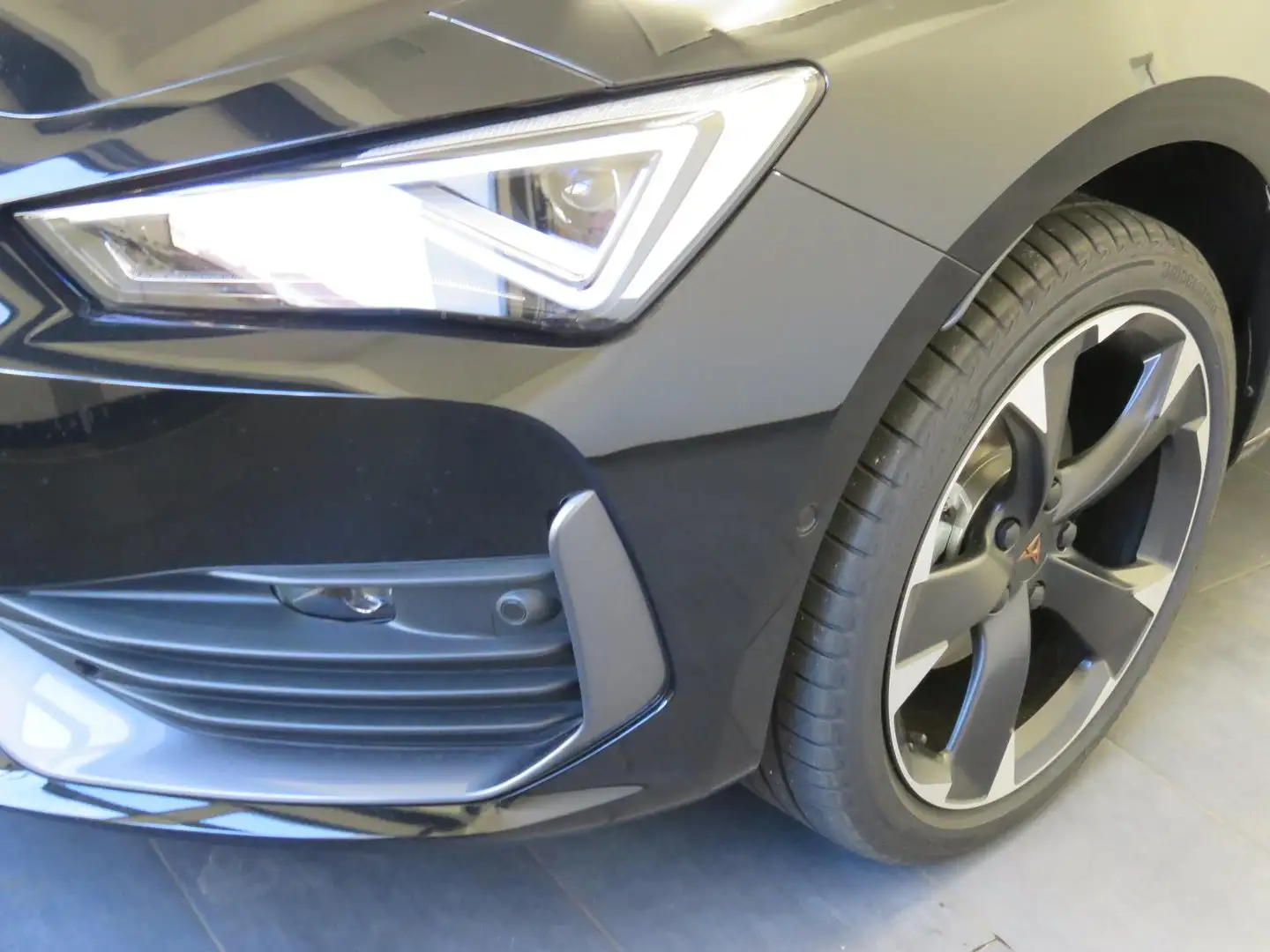 CUPRA Leon TRIBE 1.5 TSI 150 PS ACT Zwart - 2