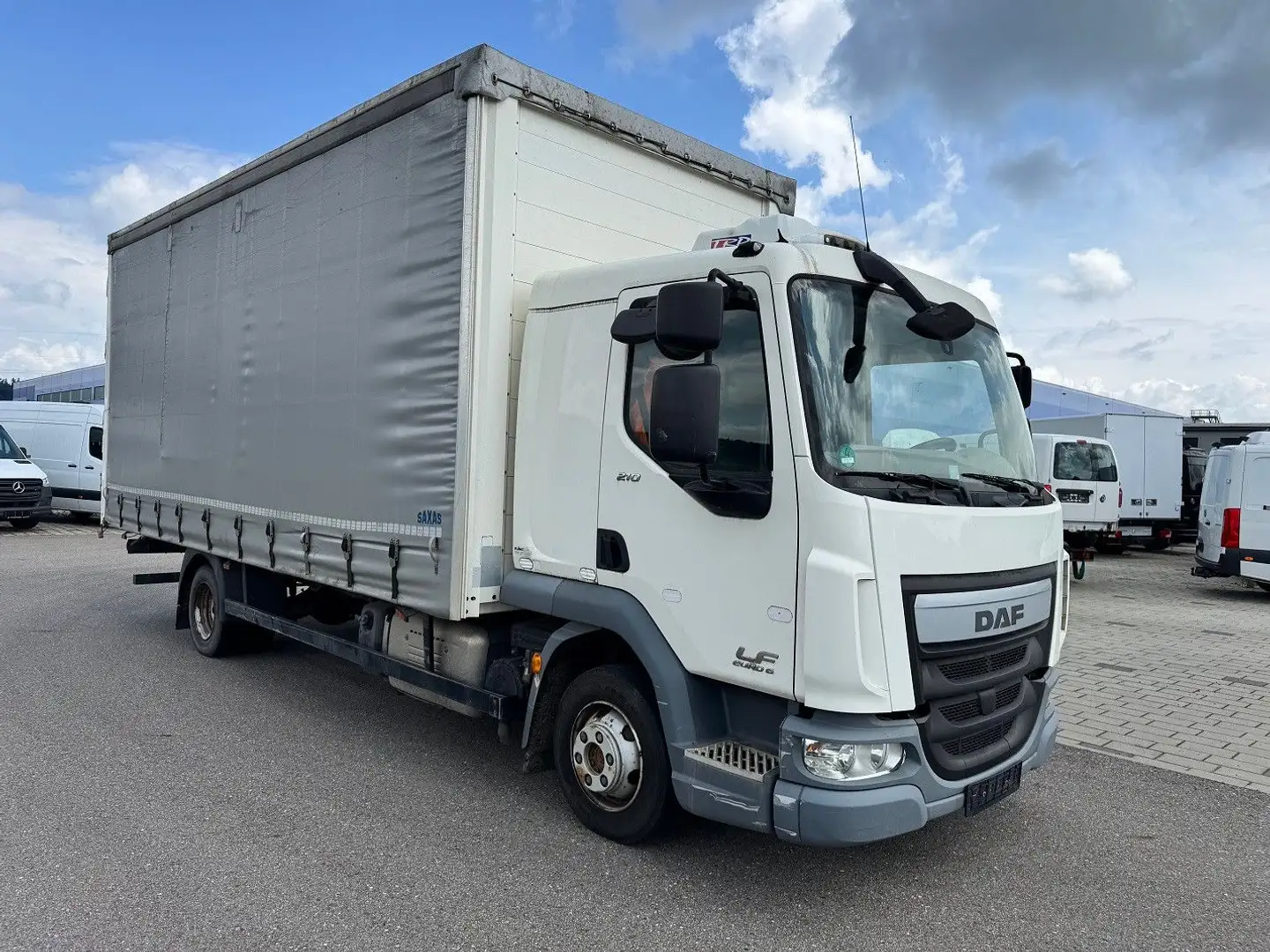 DAF DAF LF 210 FA Pritsch Plane Blanco - 2