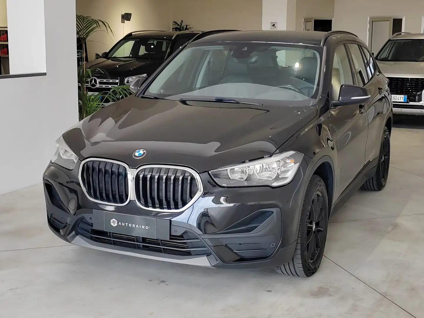 BMW X1 sDrive16d Business Advantage Noir - 1