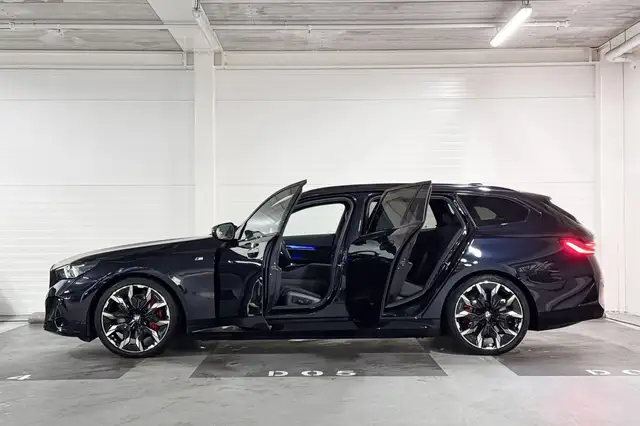 BMW i5 view 3