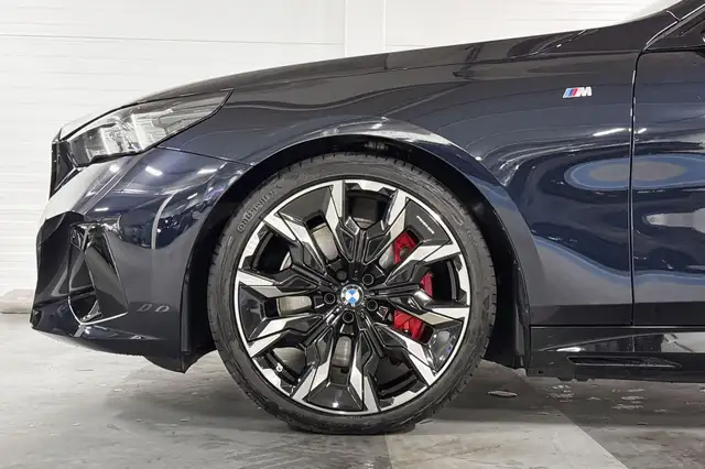 BMW i5 view 4