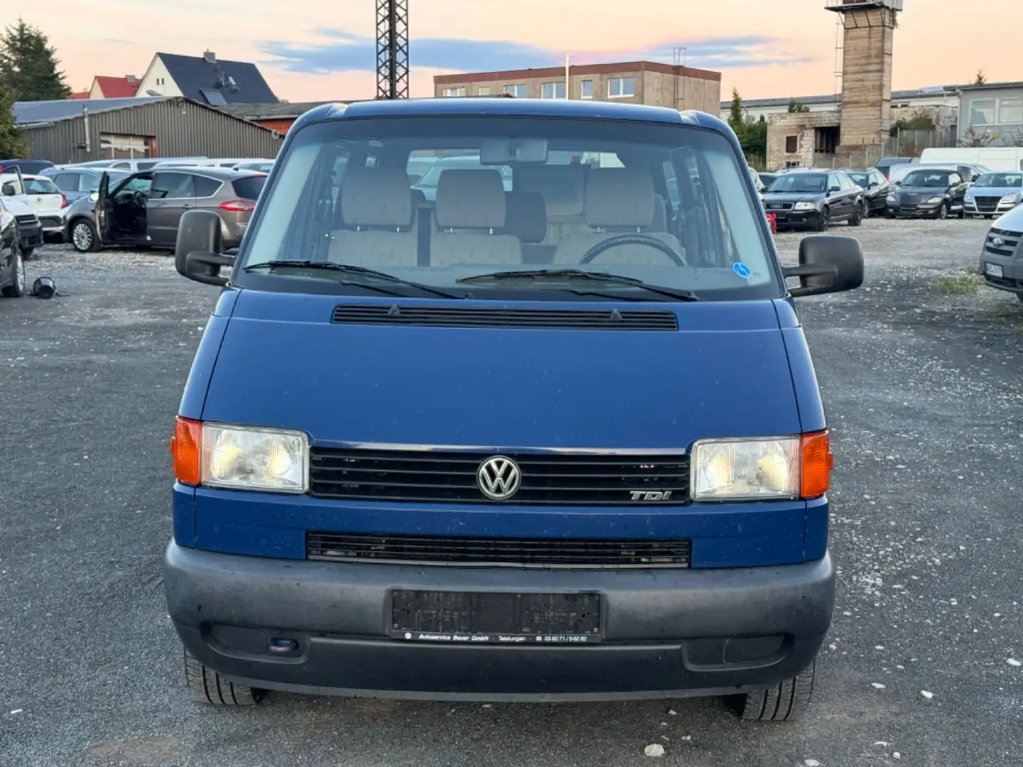 Volkswagen T4 Caravelle 2,5-l-Diesel TDI 75kW Blau - 2