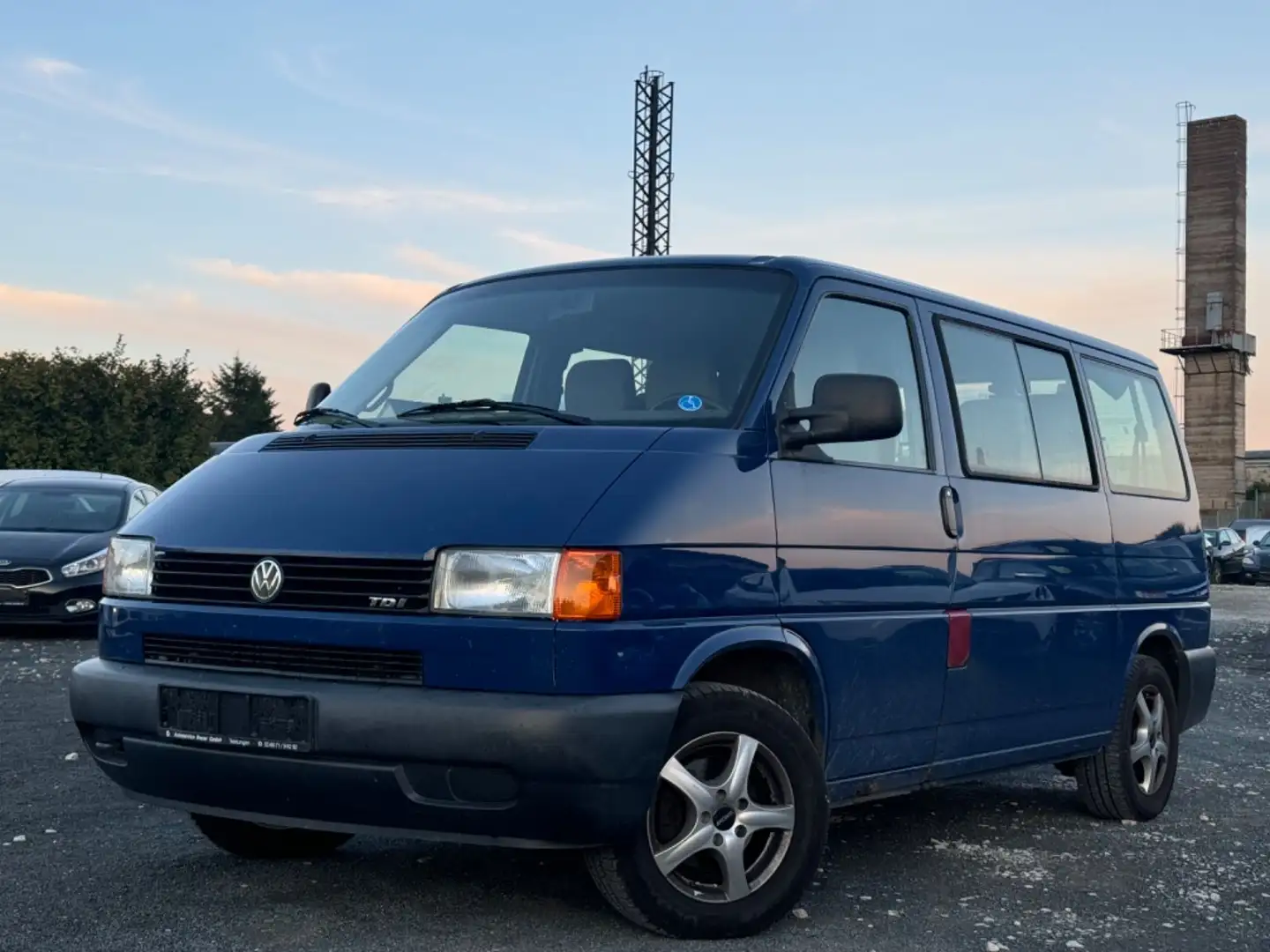 Volkswagen T4 Caravelle 2,5-l-Diesel TDI 75kW Blau - 1