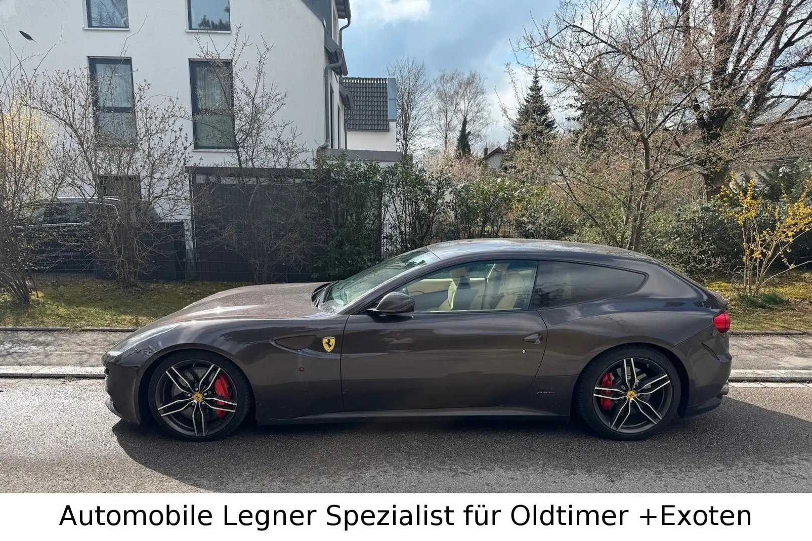 Ferrari FF Atelier deutsche Auslieferung aus 2. Hand Braun - 1