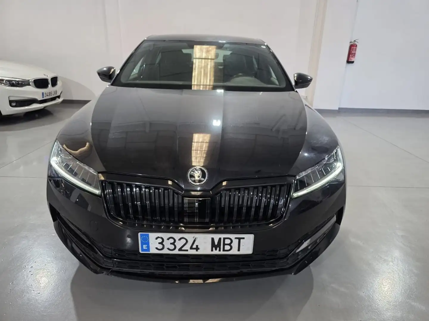 Skoda Superb 1.5 TSI SportLine DSG Negro - 2