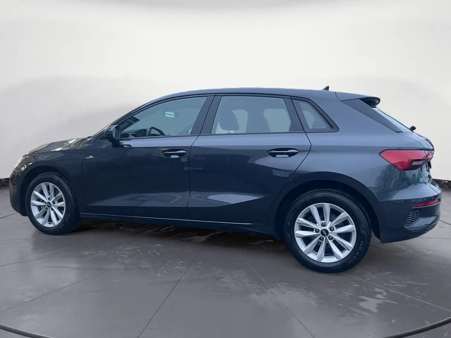 Audi A3 30 TDI Sportback S tronic Grau - 2