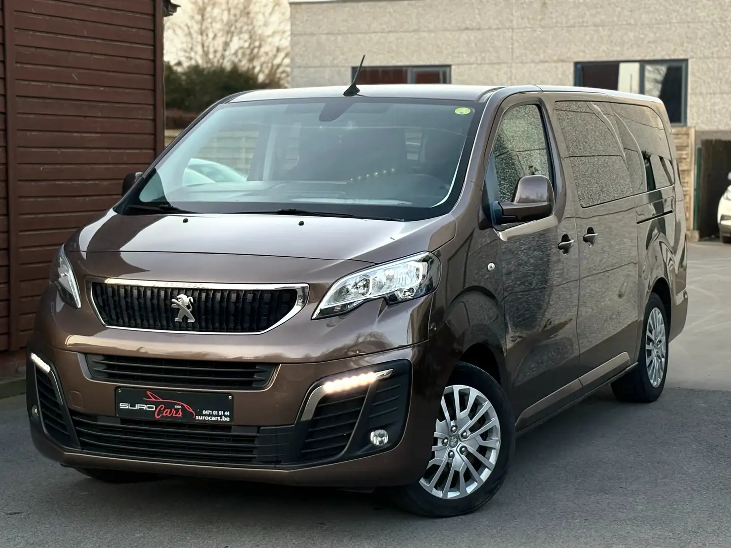 Peugeot Traveller 2.0 BlueHDi L3 Long Business VIP S Béžová - 1