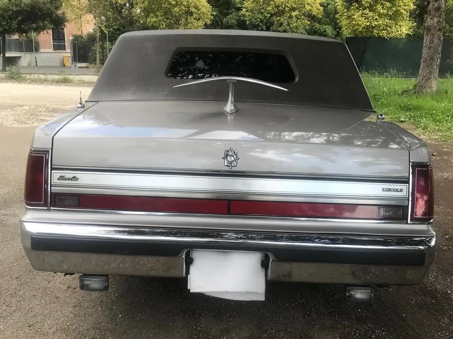 Lincoln Town Car Limousine Grau - 2