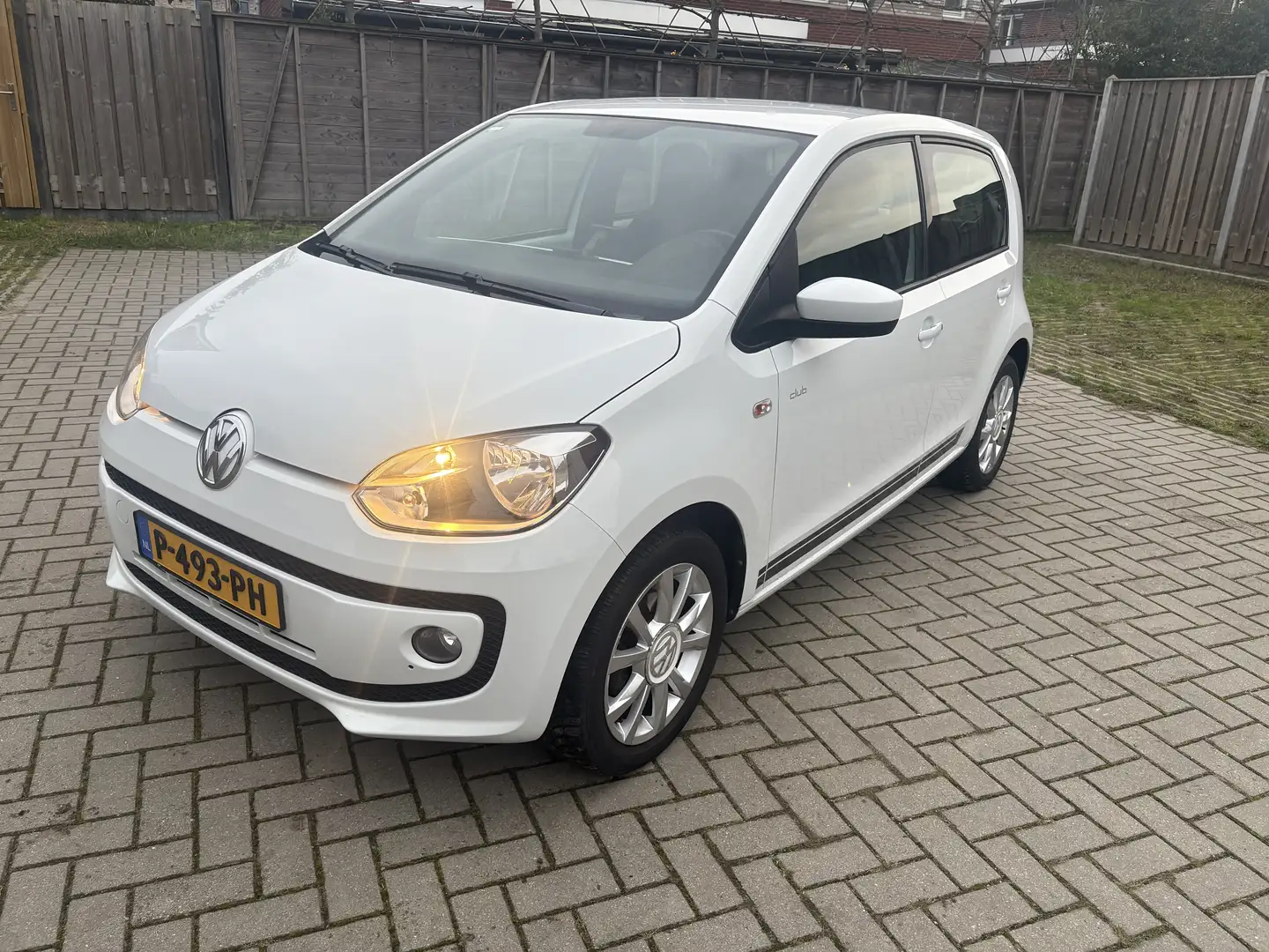 Volkswagen up! 1.0 high up! 85pk stoelverwarming Wit - 2