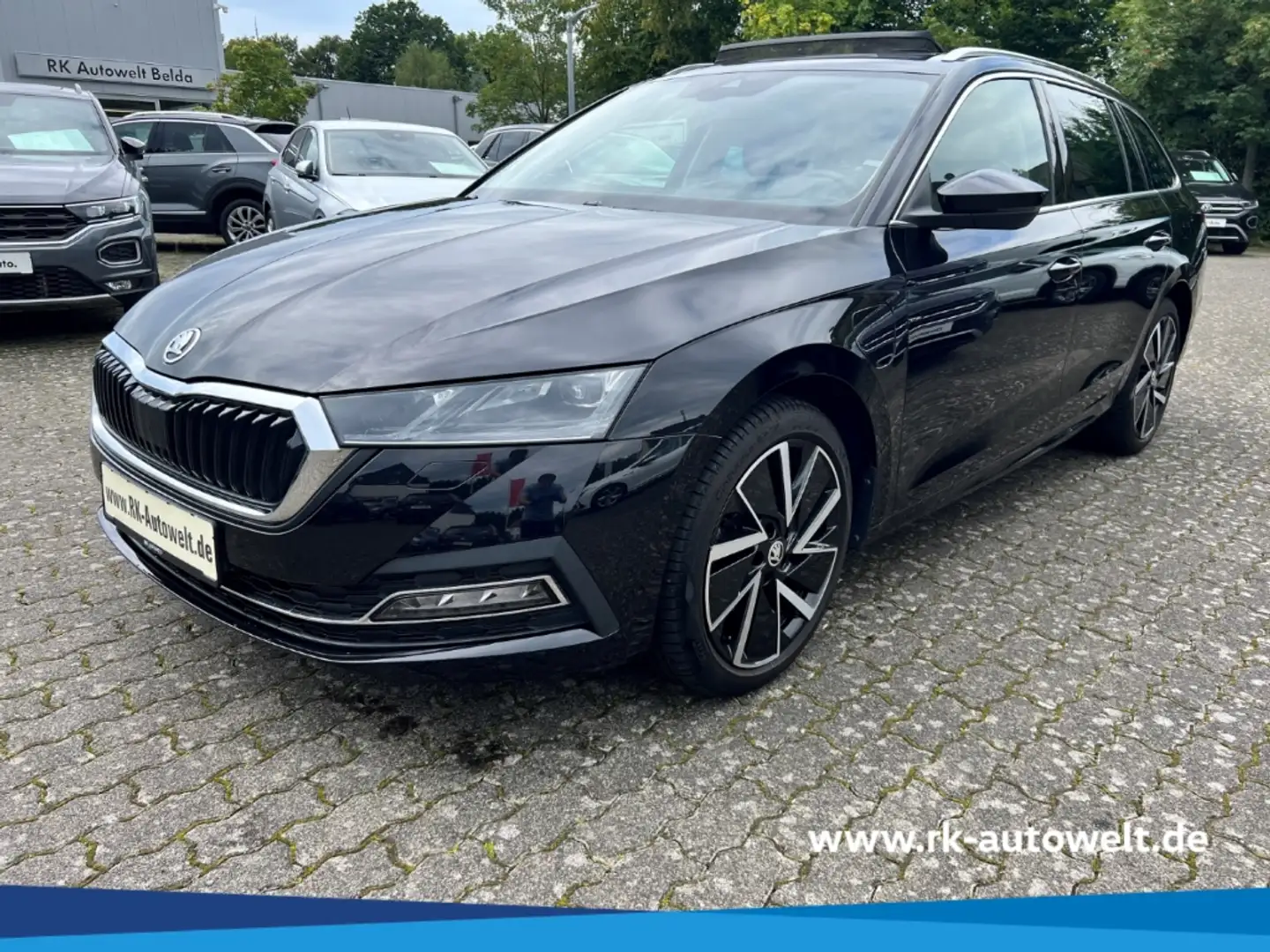 Skoda Octavia Combi First Edition 1.4 TSI iV LED Navi Panorama Schwarz - 1