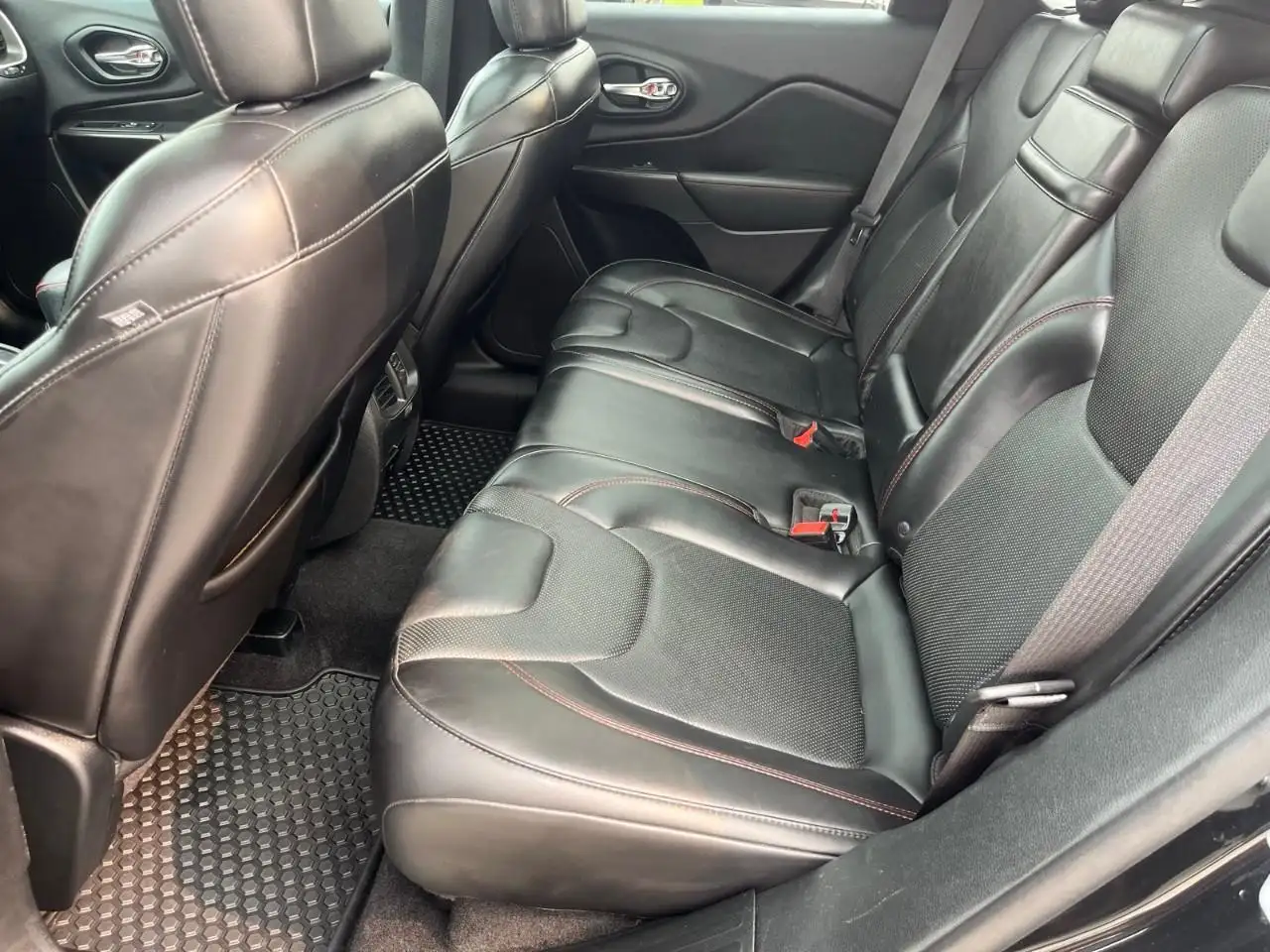 Jeep Cherokee photo Jeep Cherokee