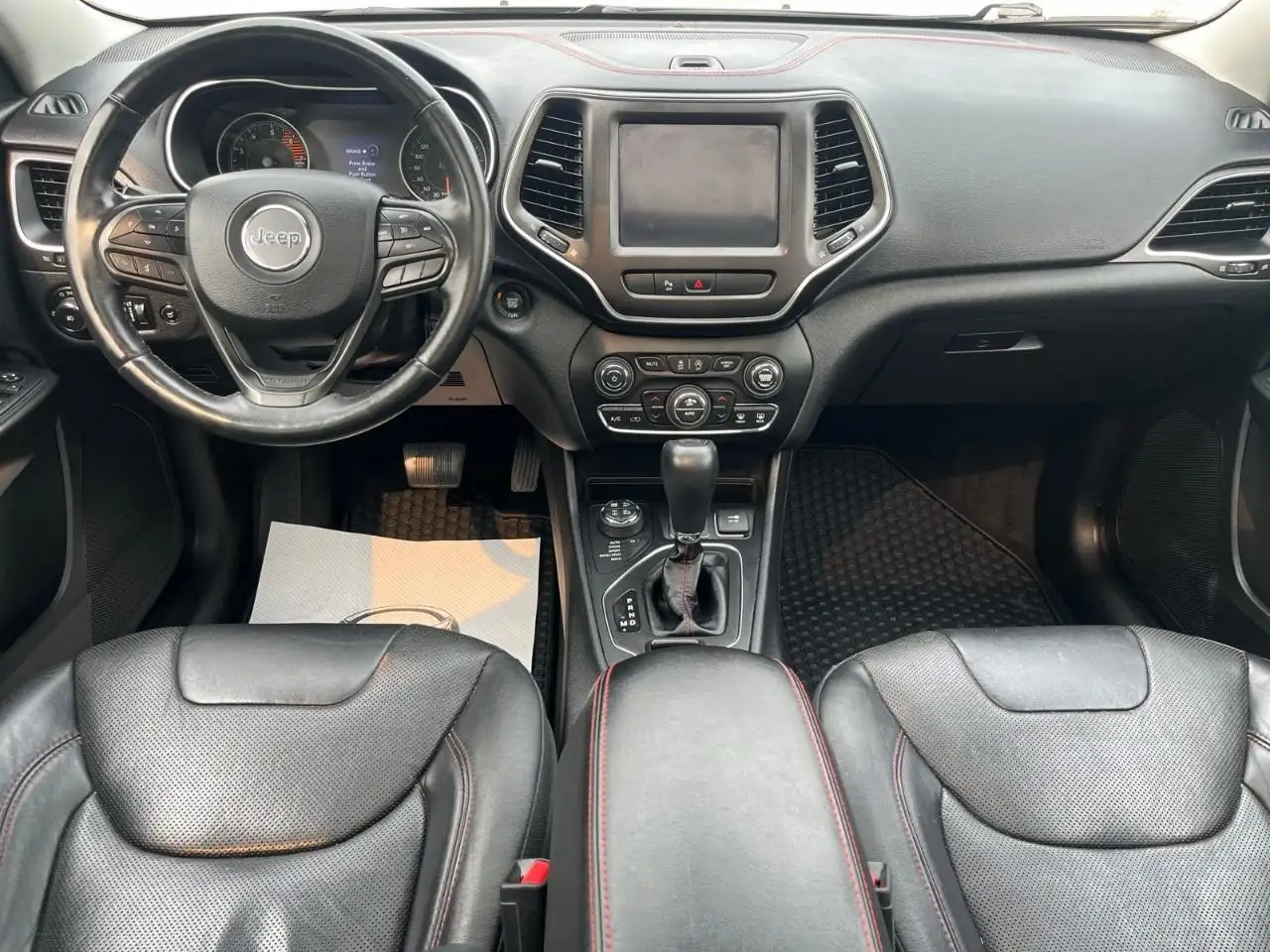 Jeep Cherokee photo Jeep Cherokee