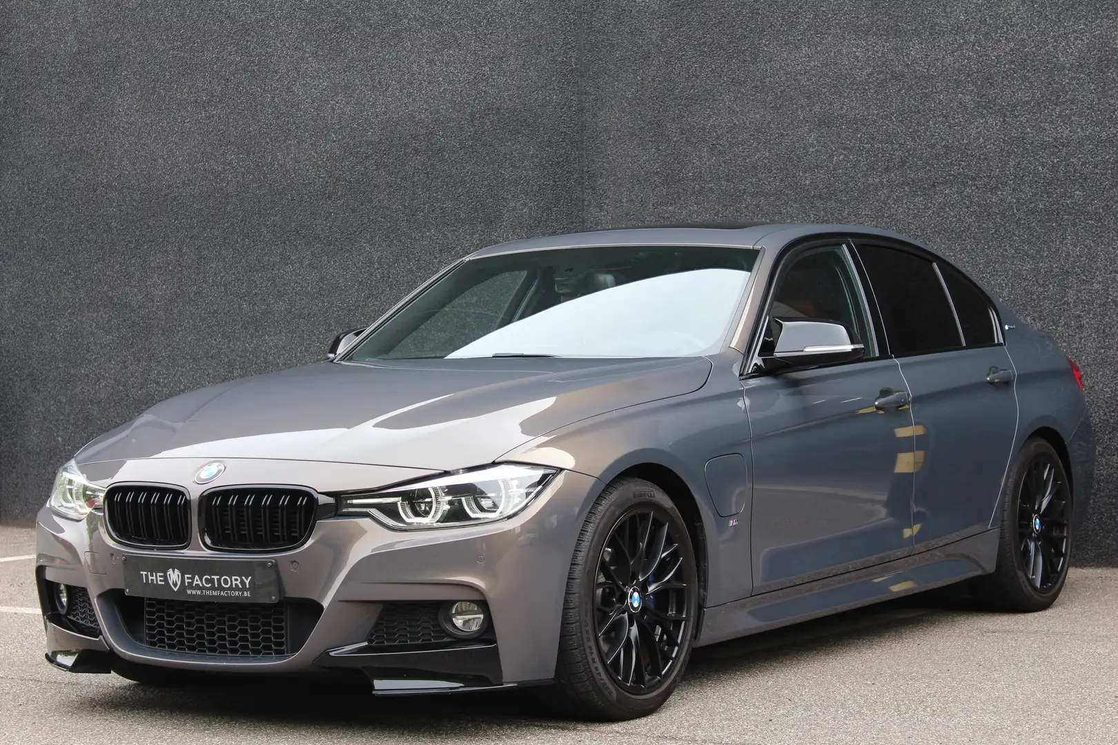 BMW 330 e - M Pack - Individual - Open Dak - Cam - Nav Pro Bronze - 1