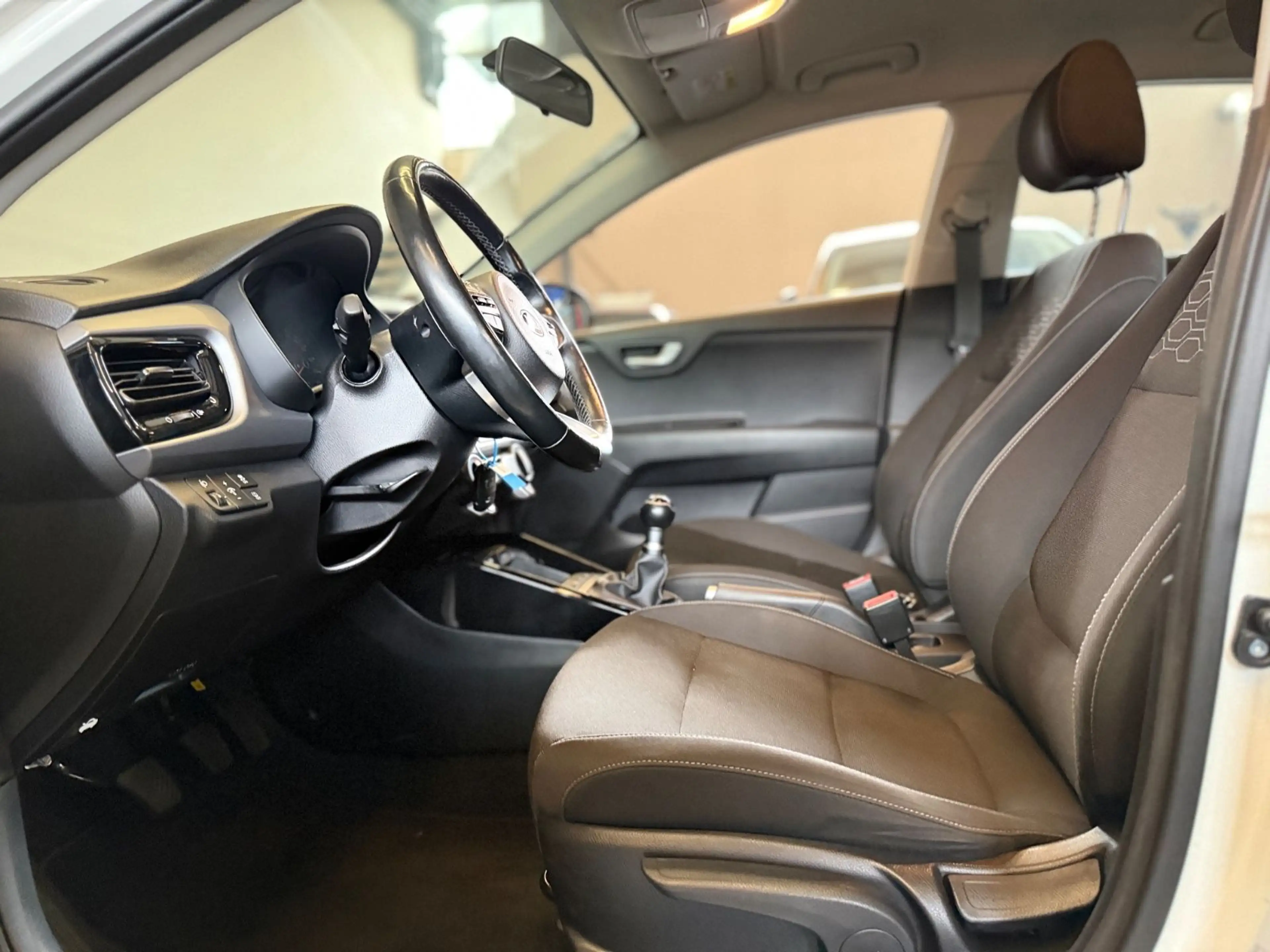 Kia Rio Edition 7 L-Heizung/Sitz-Heizung — photo 11