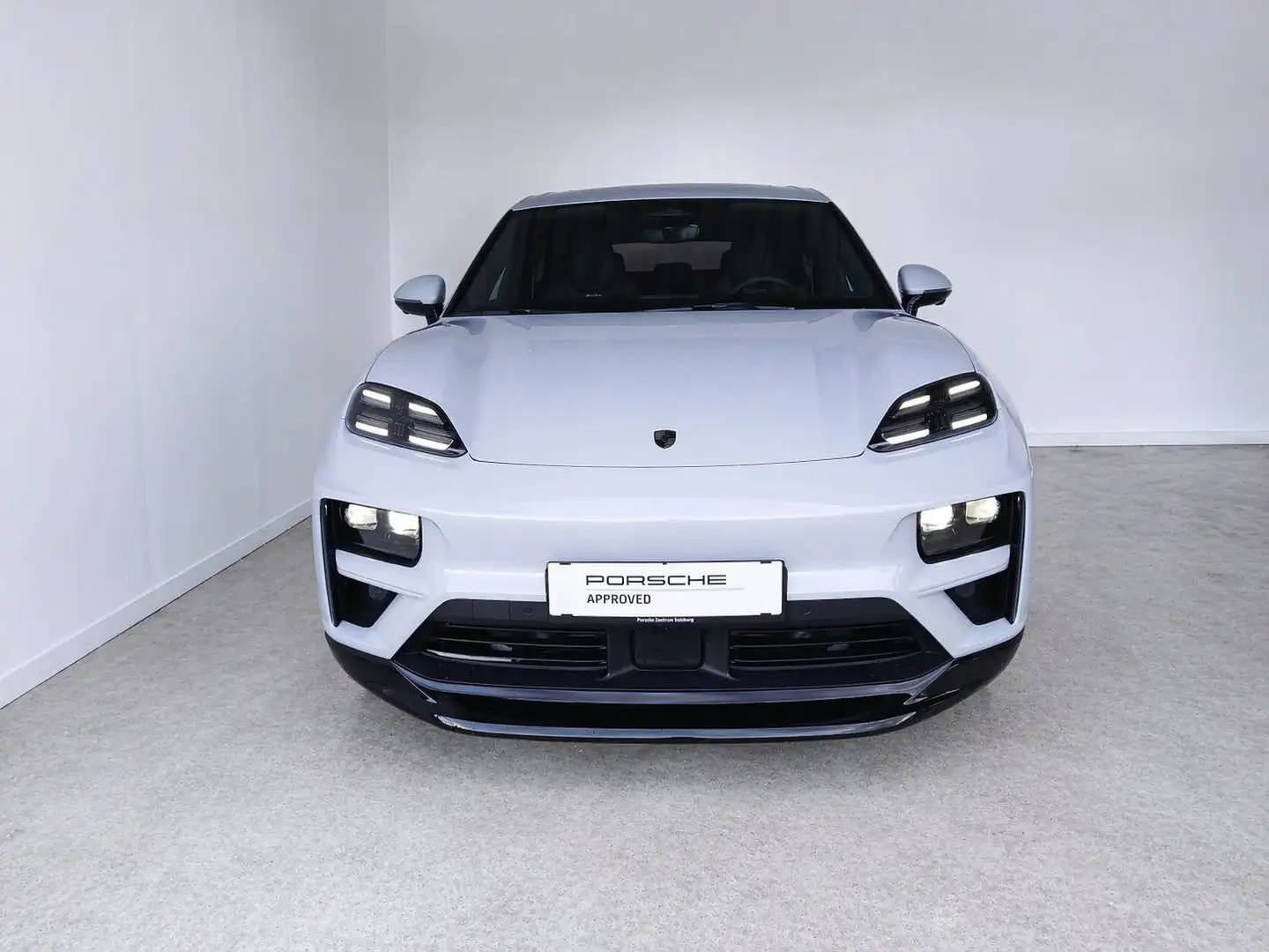 Porsche Macan Turbo Grau - 2
