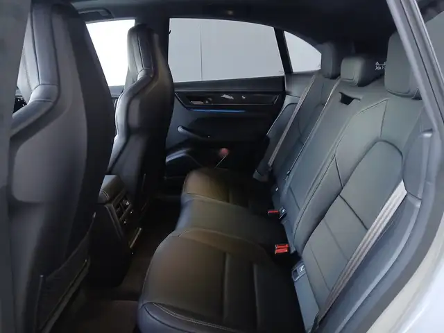 Porsche Macan Turbo Ansicht 33