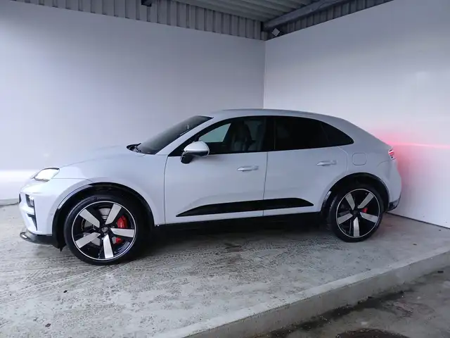Porsche Macan Turbo Ansicht 4