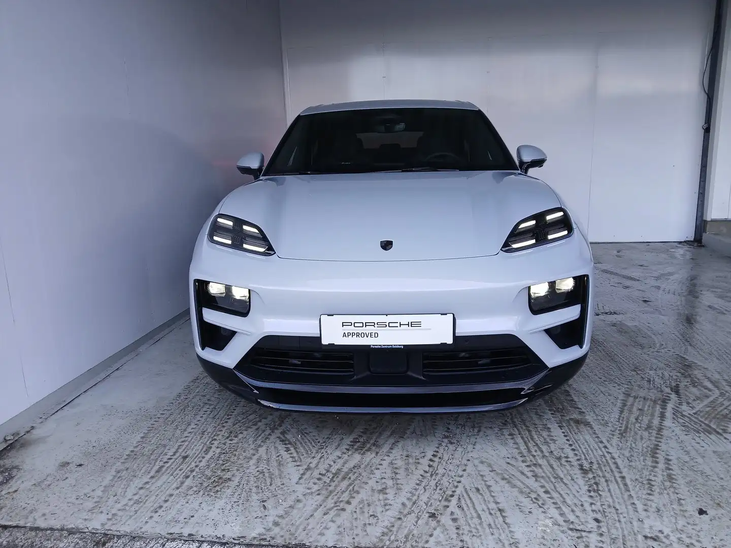 Porsche Macan Turbo Grau - 2