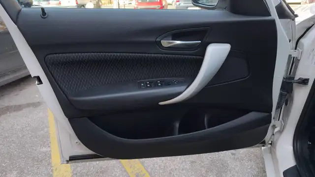 BMW 1 Series view 7