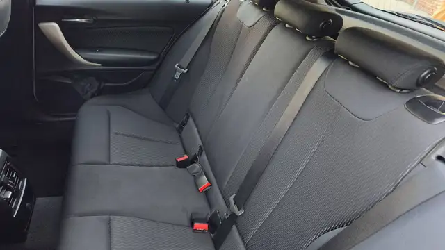 BMW 1 Series view 9