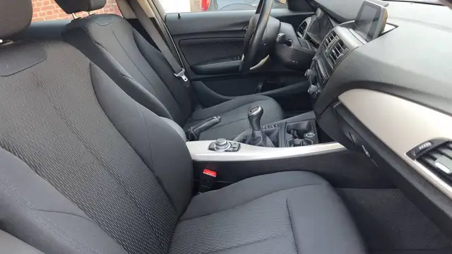 BMW 1 Series view 26