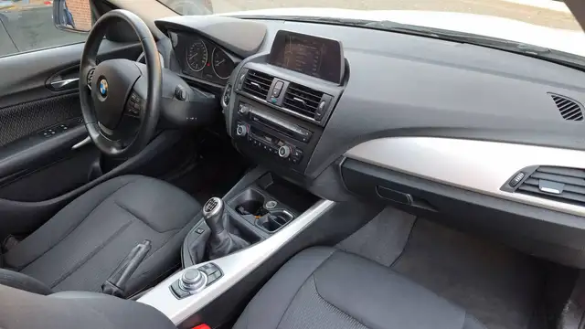 BMW 1 Series view 10