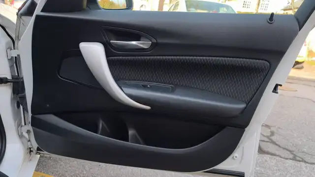BMW 1 Series view 22