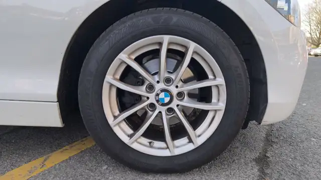 BMW 1 Series view 17