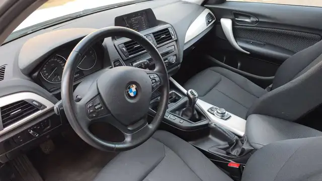 BMW 1 Series view 8