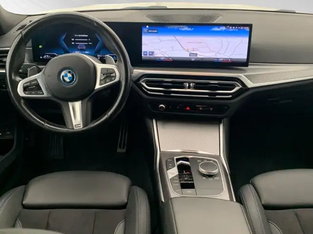 BMW 3 Series view 9