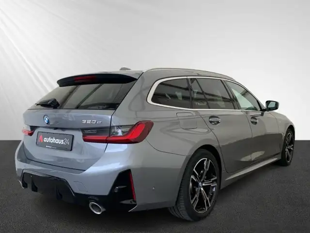 BMW 3 Series view 5