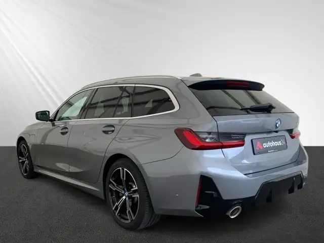 BMW 3 Series view 4