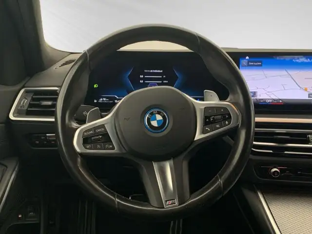BMW 3 Series view 10