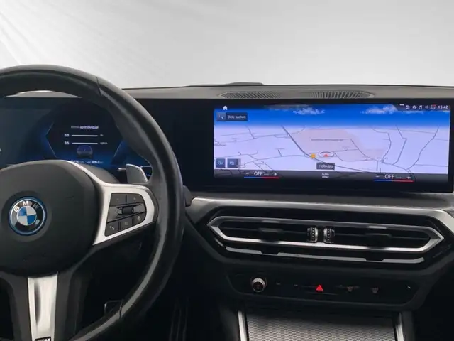BMW 3 Series view 11