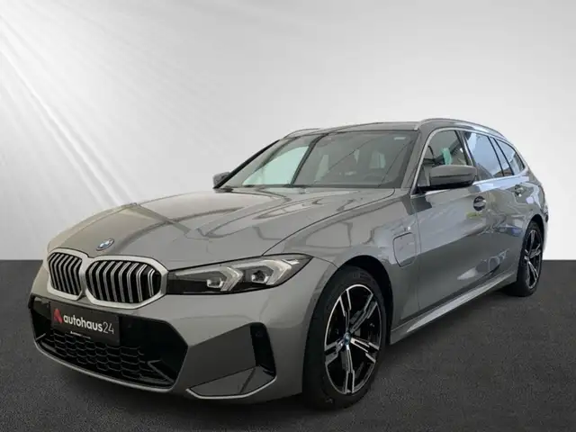 BMW 3 Series view 3