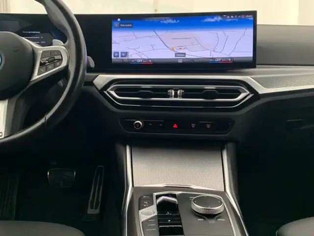 BMW 3 Series view 13