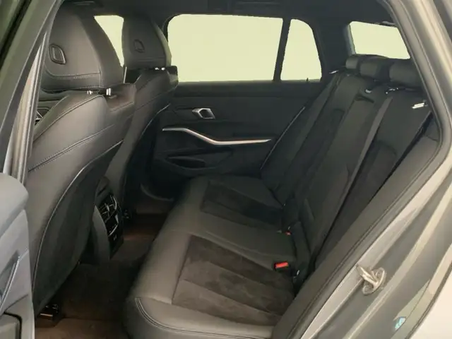 BMW 3 Series view 14