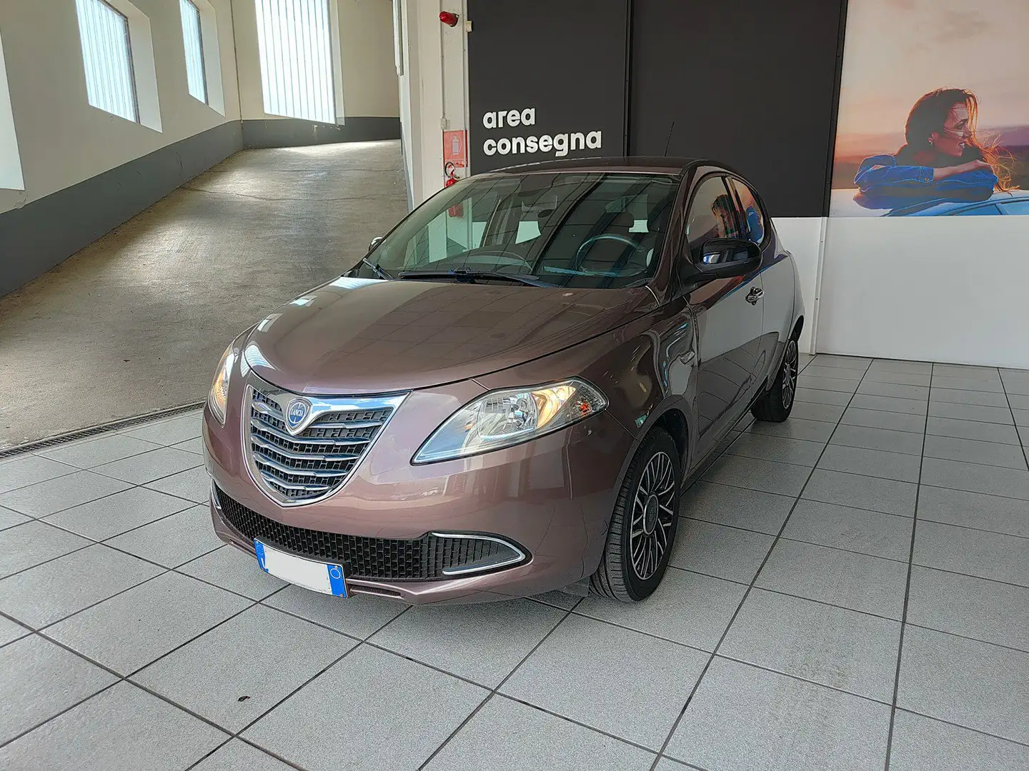 Lancia Ypsilon 1.2 69cv GPL Ecochic Gold Brun - 1