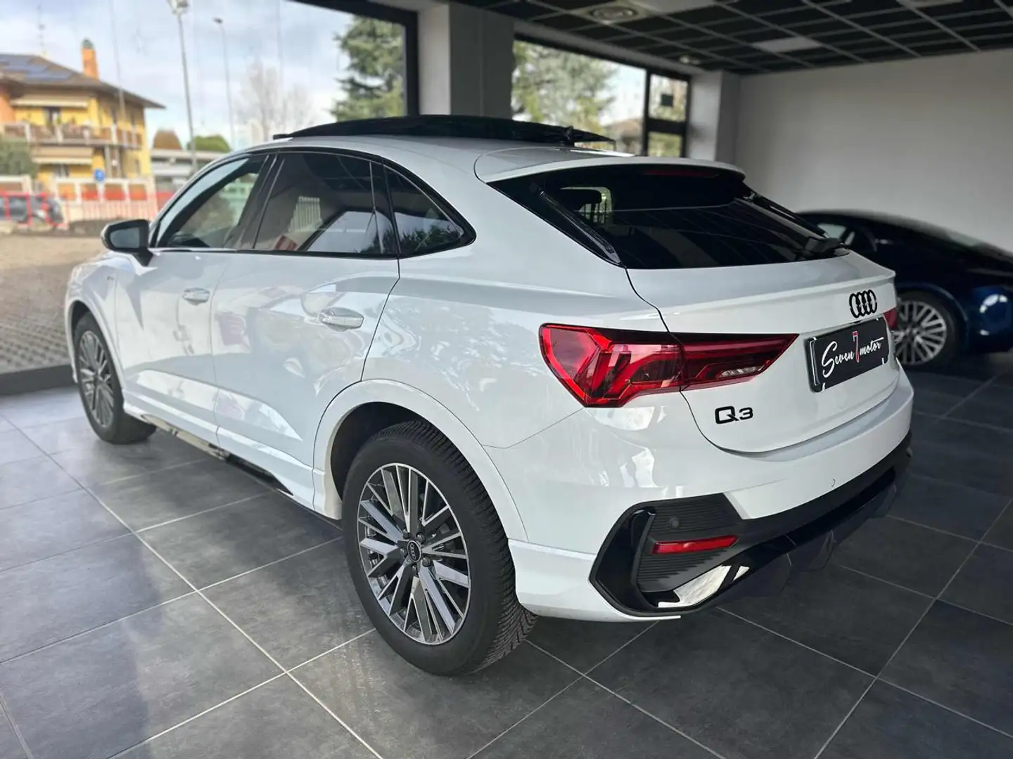 Audi Q3 SPB 35 TFSI S tronic S line edition Weiß - 2