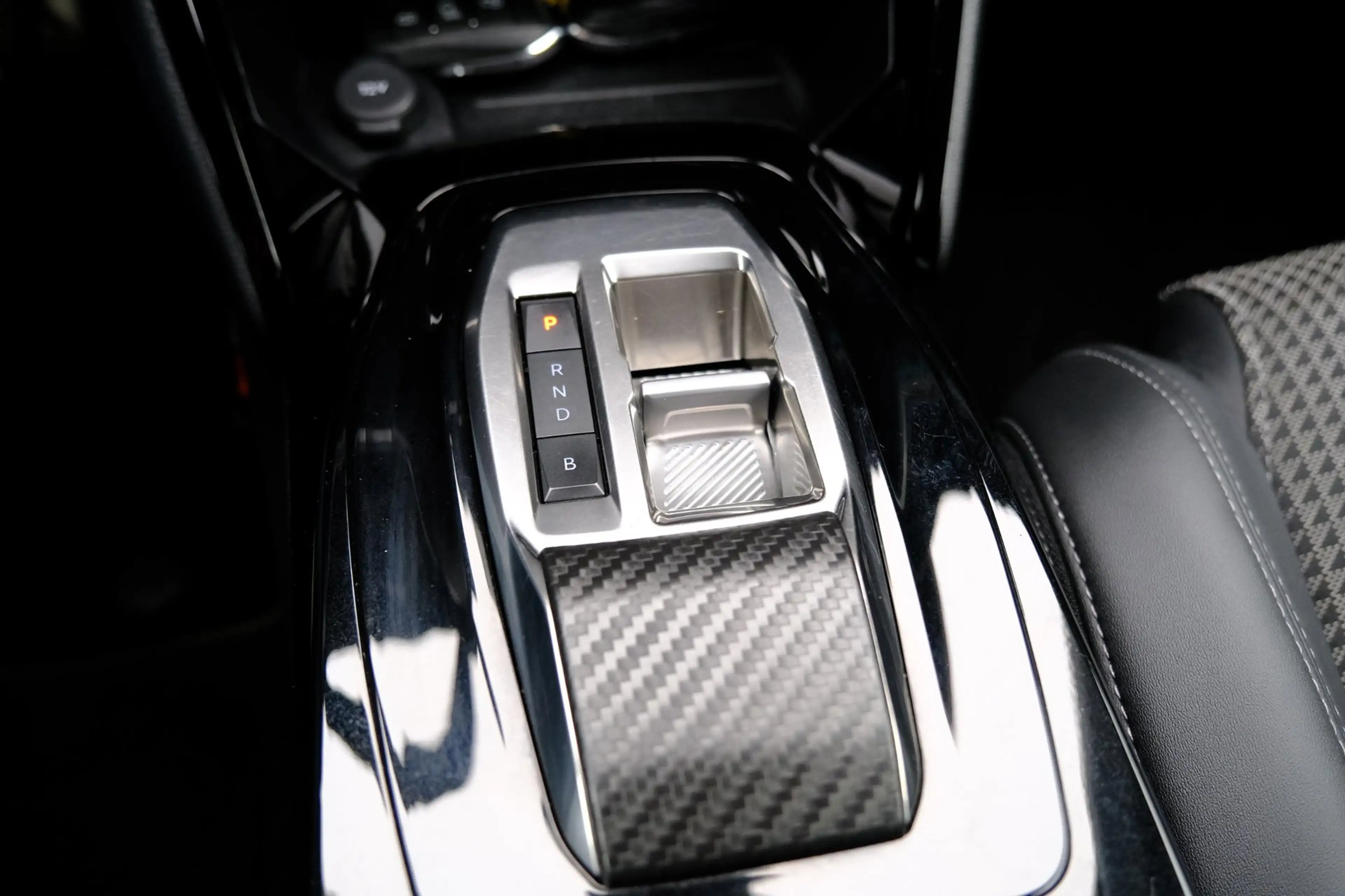 Peugeot e-2008 EV GT 50 kWh Aut. Half-Leder|1e Eig!|Navi|Clima|Ca — photo 20