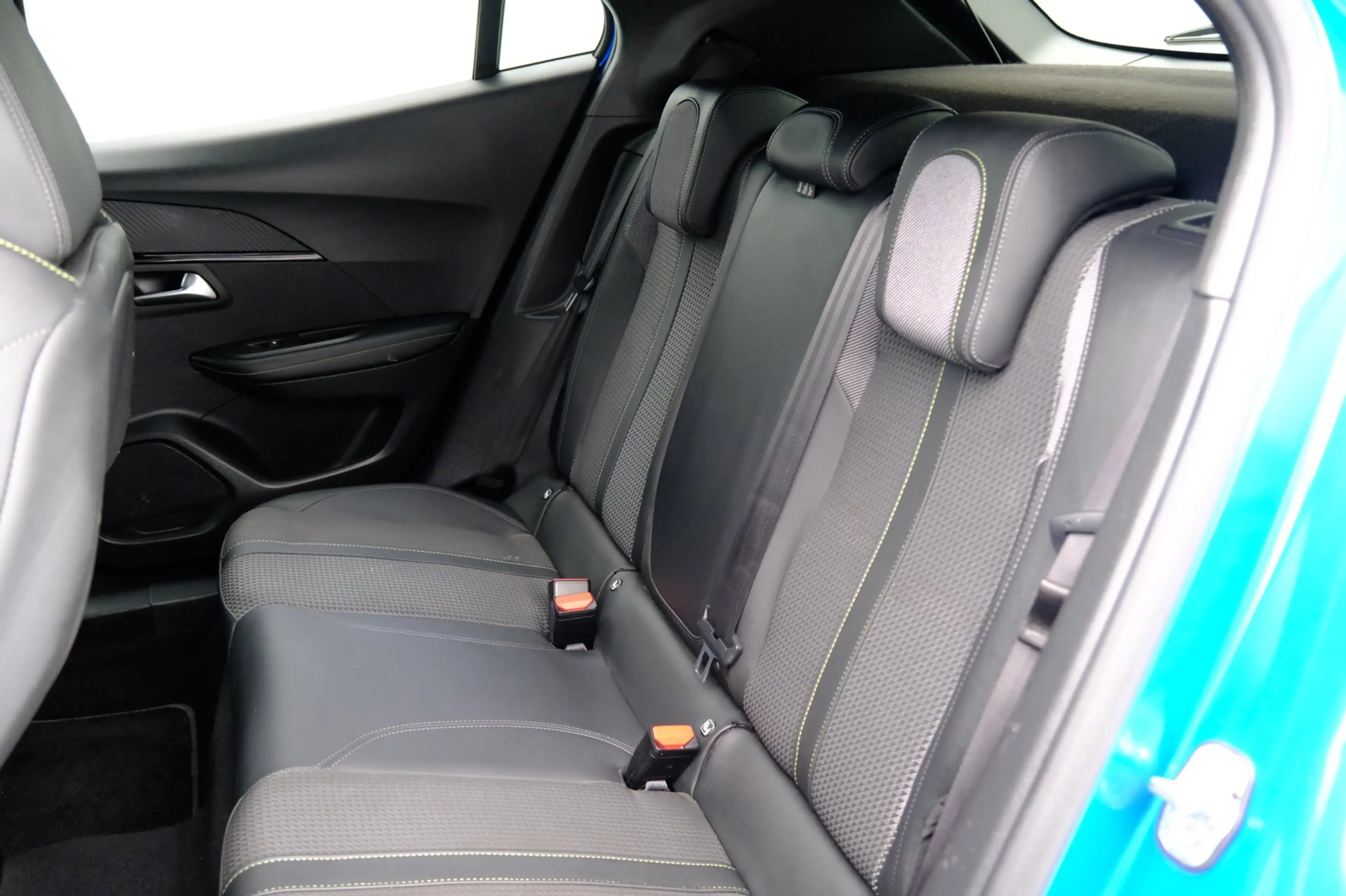 Peugeot e-2008 EV GT 50 kWh Aut. Half-Leder|1e Eig!|Navi|Clima|Ca — photo 28