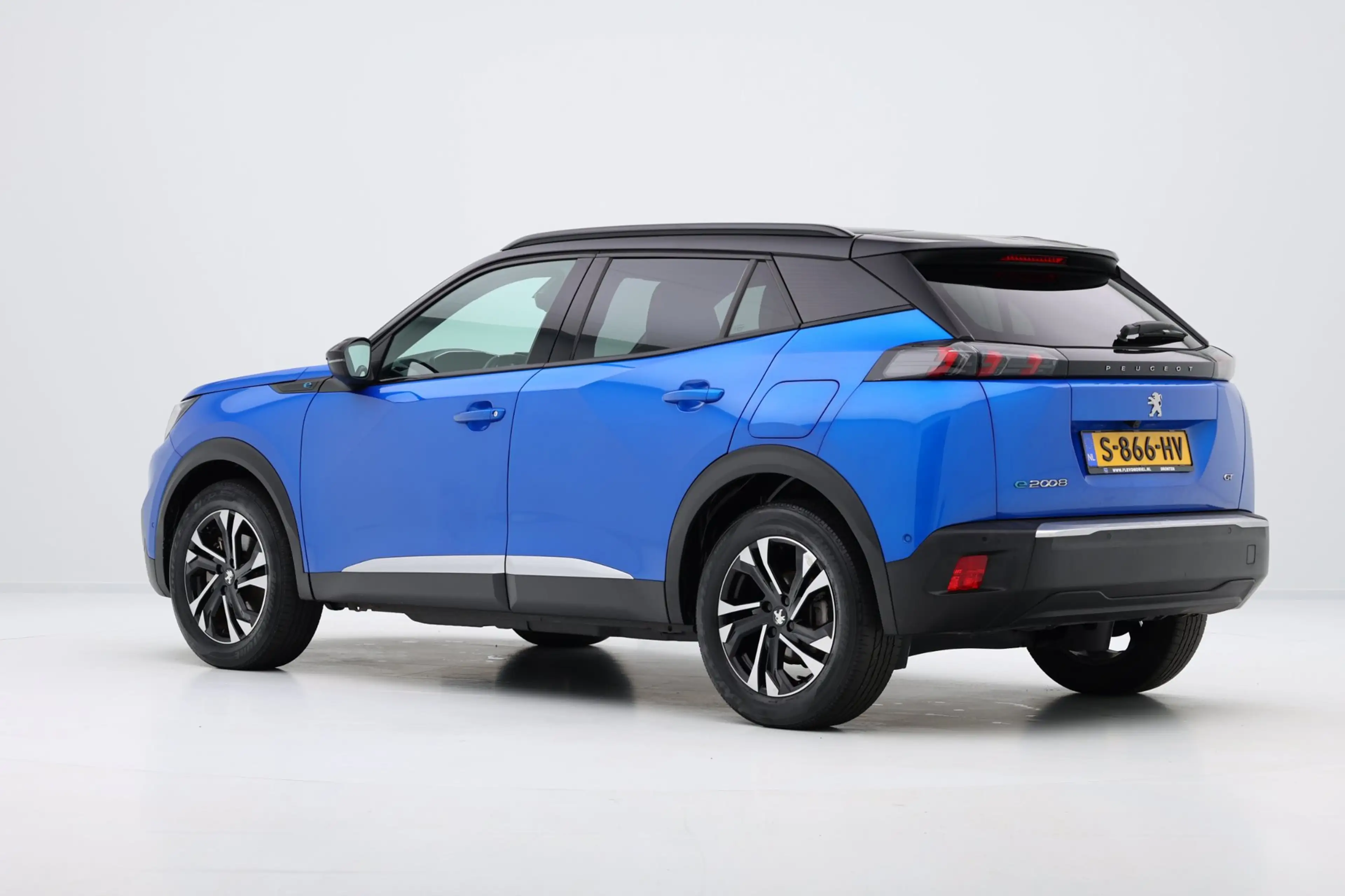 Peugeot e-2008 EV GT 50 kWh Aut. Half-Leder|1e Eig!|Navi|Clima|Ca — photo 4