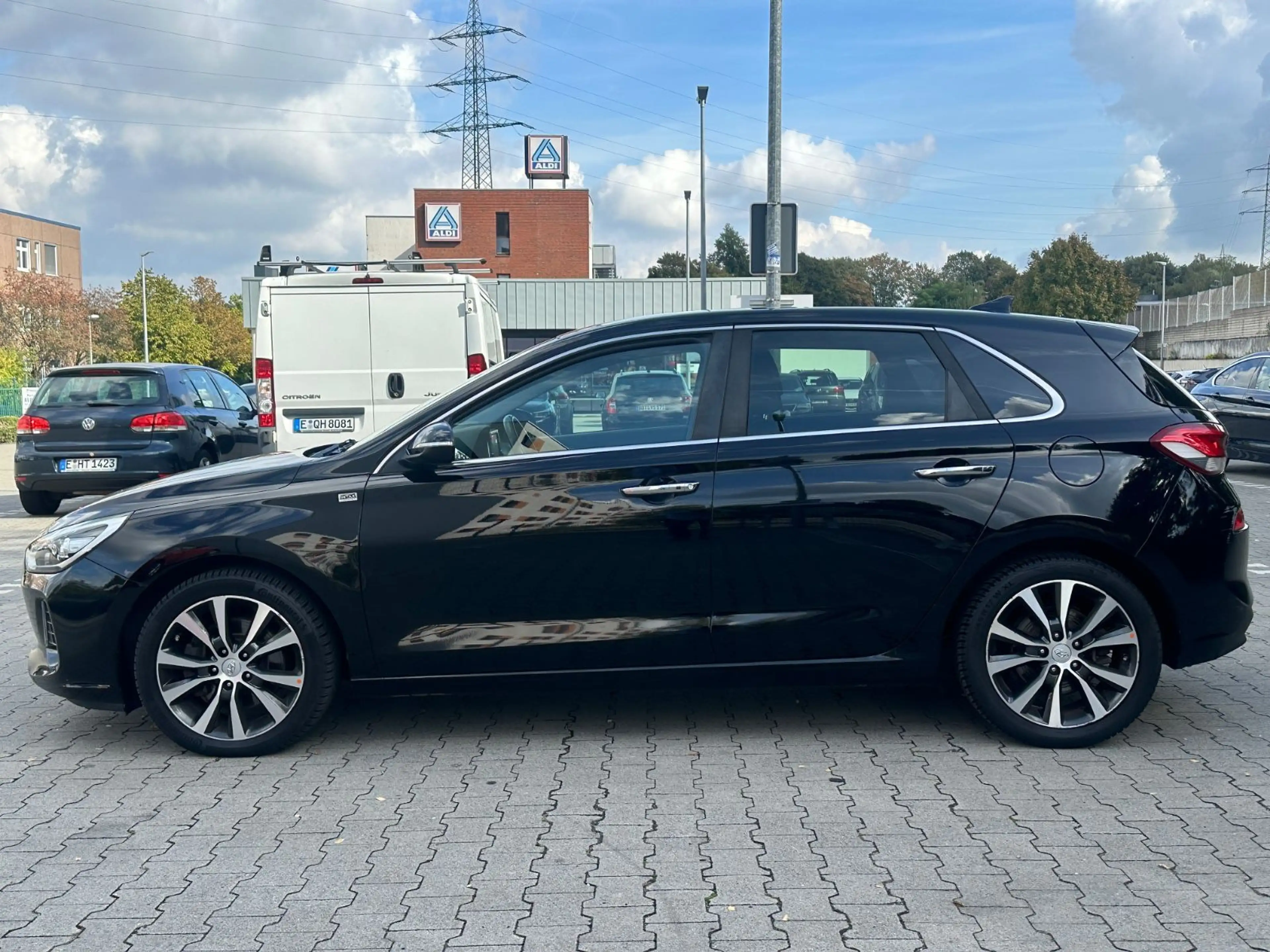 Hyundai i30 Premium *KLIMA*NAVI*Panorama*AHK*RückF.Cam* — photo 3
